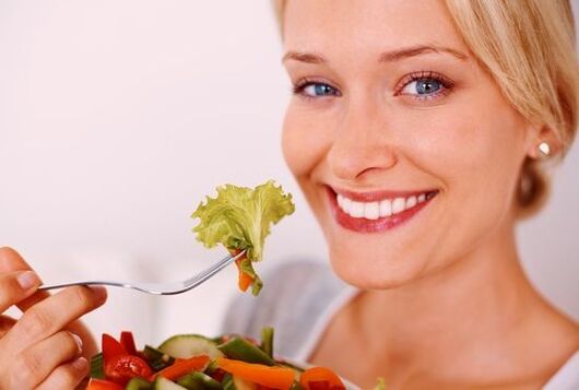Ensalada de verduras para eliminar los parásitos del cuerpo.